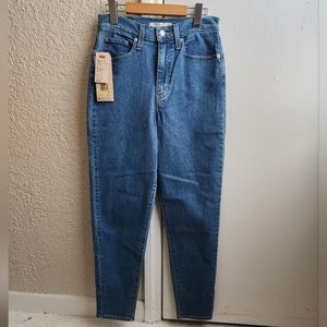 NWT Levi's- High Waisted Taper Jean
